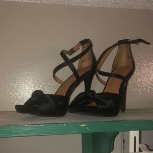 Strappy black heels 👠